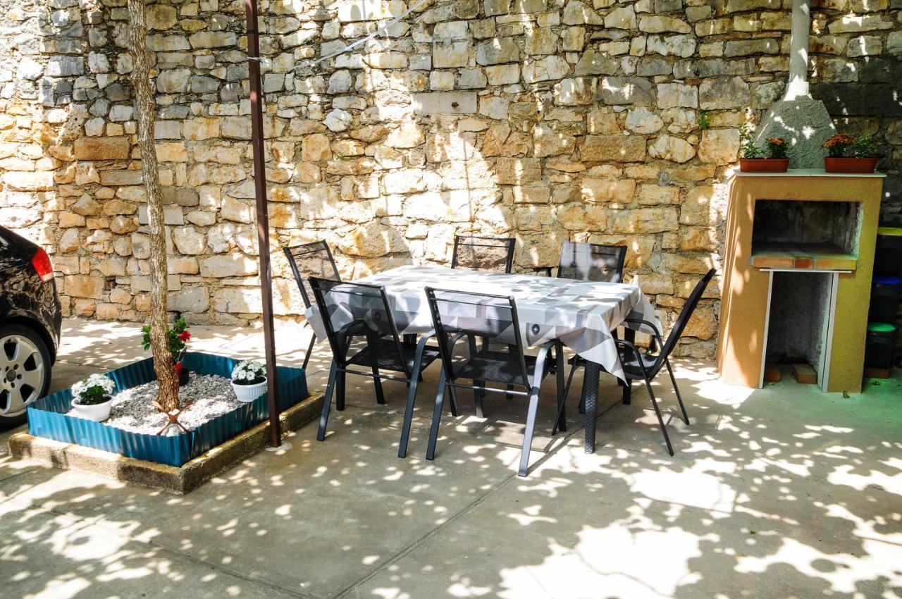 Apartman Gulliver In The Center, 10 Meters From The Sea With Private Parking In Natural Shade Рабац Экстерьер фото